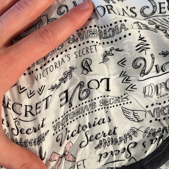 VS Pajama Set - Picture 4 of 4